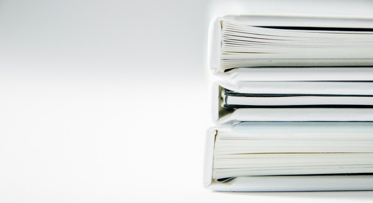 Carpeta con historia clínica e informes médicos